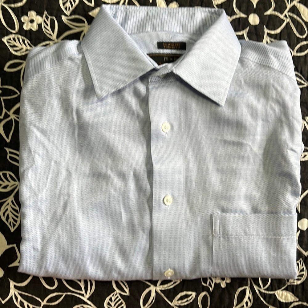 (308)NWOT Mens long sleeve dress shirt by Jos A Bank. Size 15-32. Light Blue